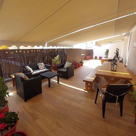 Central Apartment Near The Beach With Huge Private Terrace Loutráki Zewnętrze zdjęcie