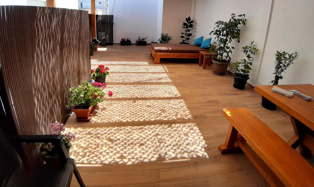 Central Apartment Near The Beach With Huge Private Terrace Loutráki Zewnętrze zdjęcie