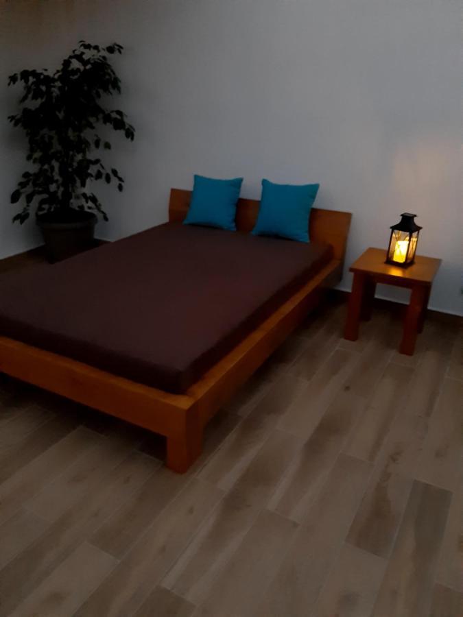 Central Apartment Near The Beach With Huge Private Terrace Loutráki Zewnętrze zdjęcie