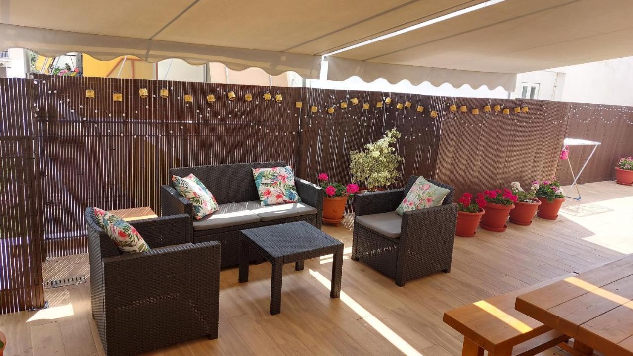 Central Apartment Near The Beach With Huge Private Terrace Loutráki Zewnętrze zdjęcie