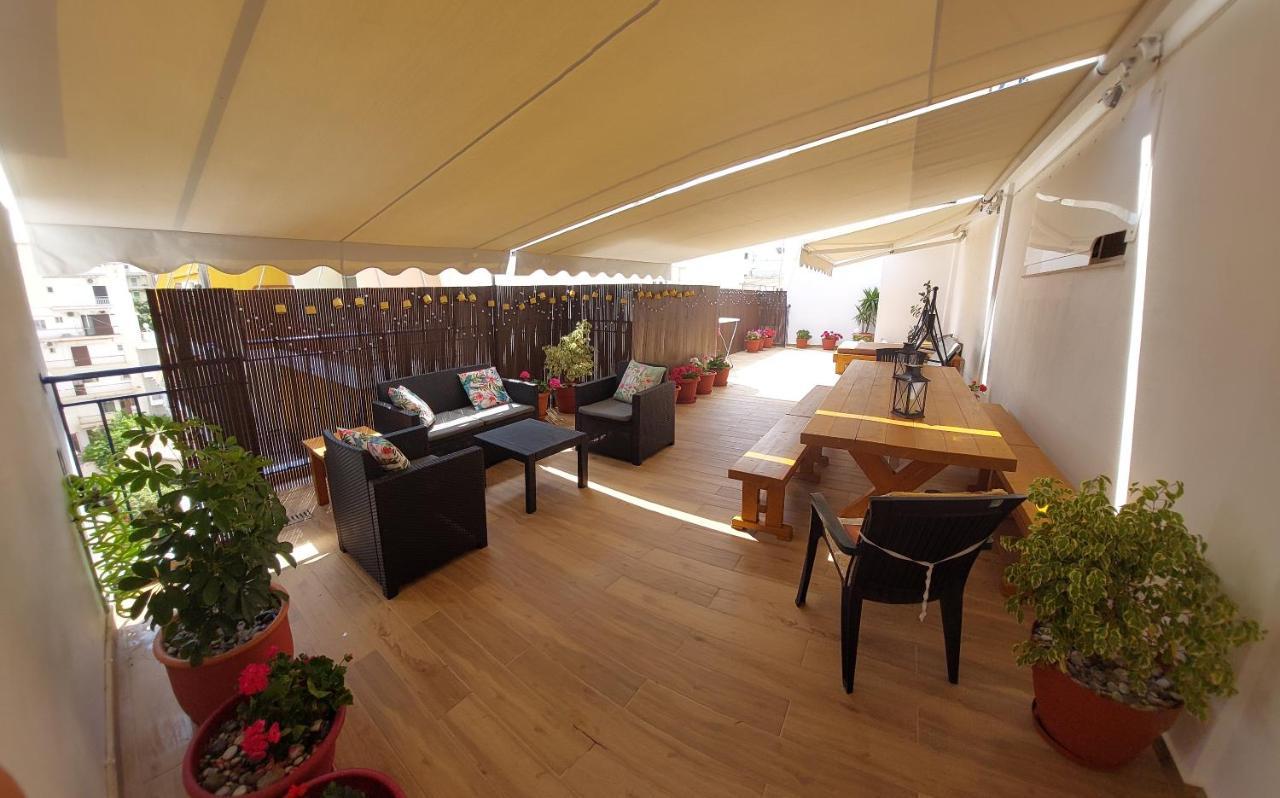 Central Apartment Near The Beach With Huge Private Terrace Loutráki Zewnętrze zdjęcie