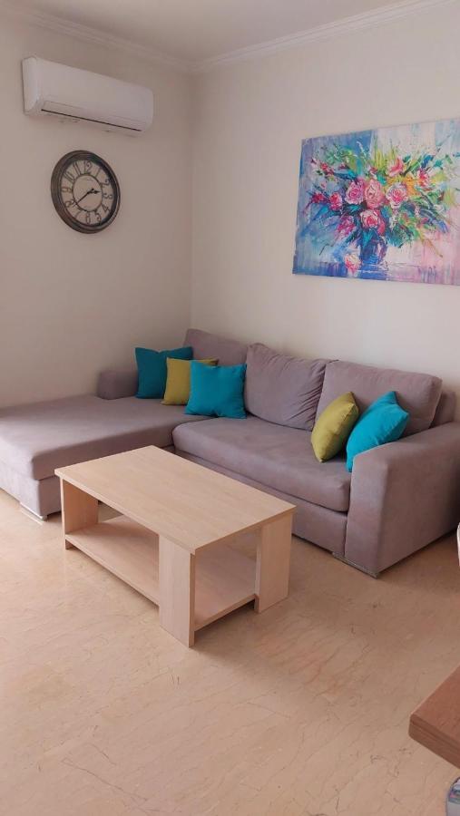 Central Apartment Near The Beach With Huge Private Terrace Loutráki Zewnętrze zdjęcie